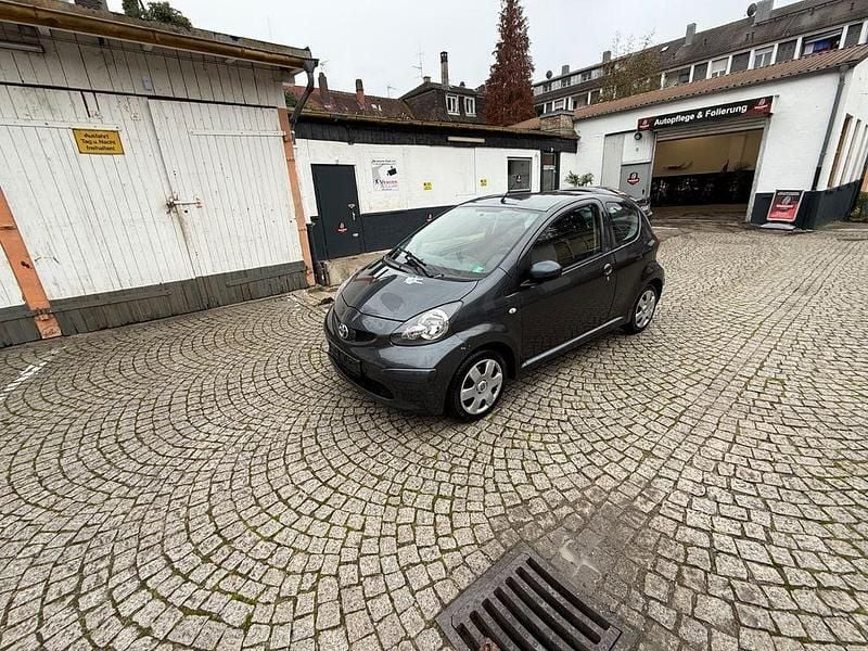 Grau Gebraucht 2005 Toyota Aygo Kleinwagen | 1.350 € (Guter Preis) - Bild 1/4