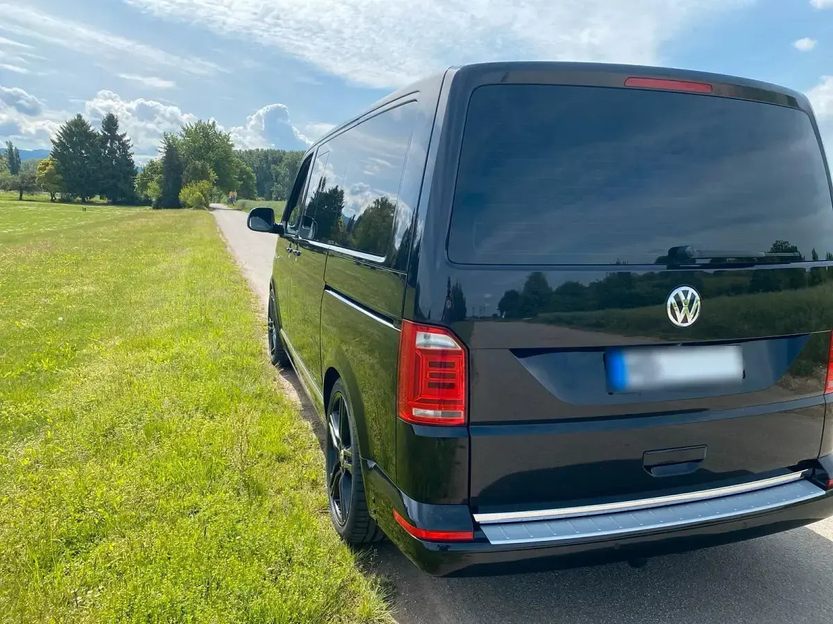 Gebraucht VW Multivan Highline 205 PS (150 kW) 2016 Schwarz Van / Kleinbus