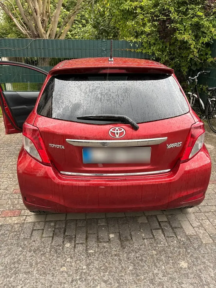 Gebraucht Toyota Yaris 90 PS (66 kW) 2012 Rot Kleinwagen