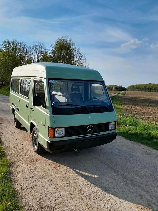 Grün Gebraucht 1992 Mercedes 190 Limousine | 8.500 € - Bild 1/4