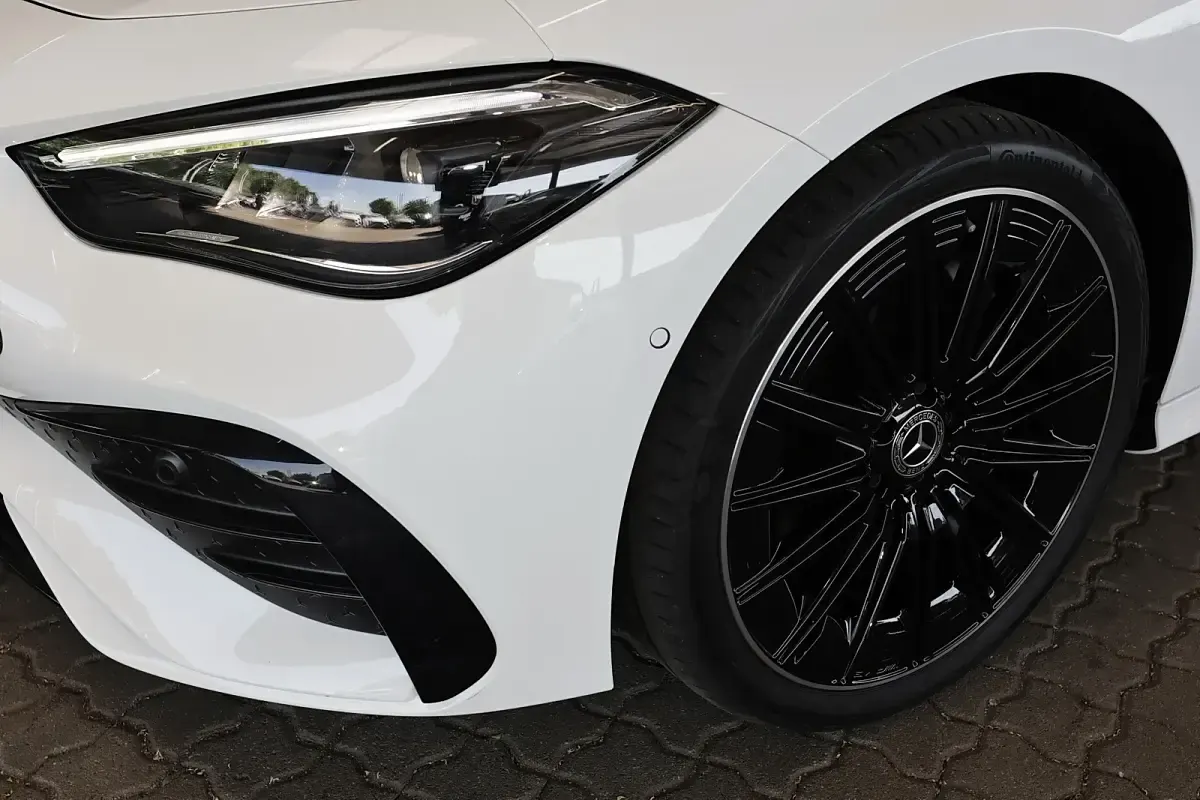 Gebraucht Mercedes CLE200 AMG 204 PS (150 kW) 2025 Unilack polarweiß Cabrio