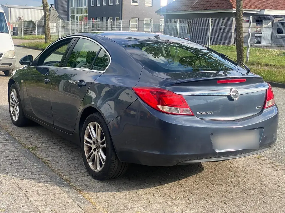 Gebraucht Opel Insignia 150 PS (110 kW) 2010 Blau Limousine