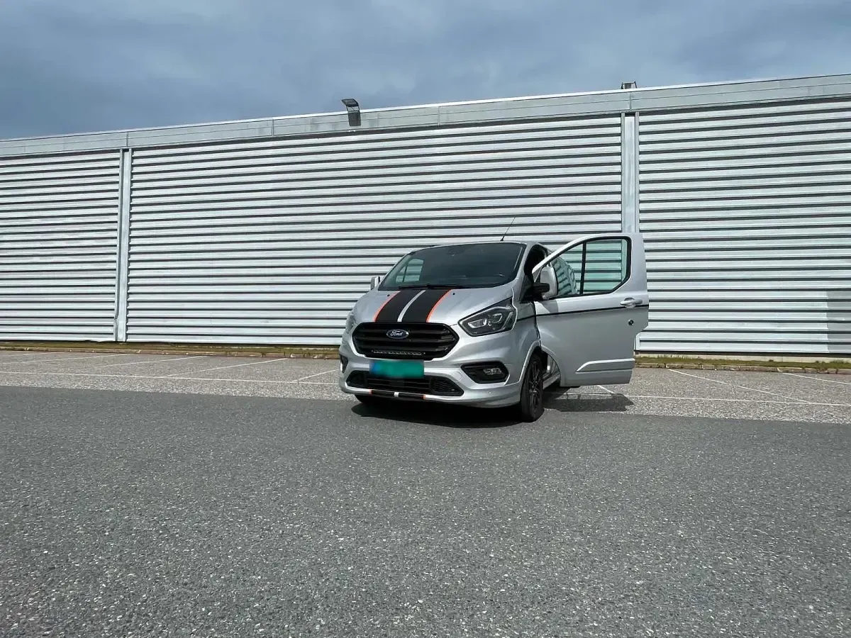 Gebraucht Ford Transit Sport 170 PS (125 kW) 2019 Silber Van / Kleinbus
