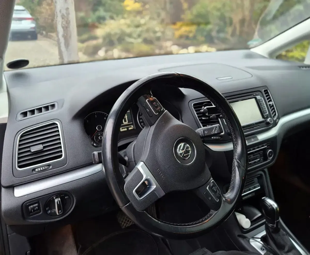 Gebraucht VW Sharan Highline 170 PS (125 kW) 2011 Schwarz Van / Kleinbus