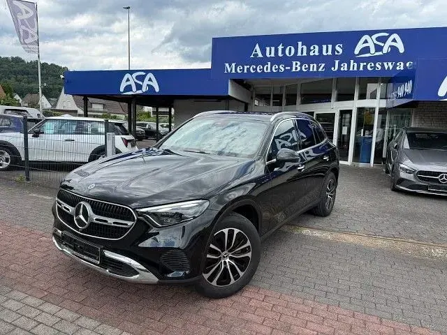 Gebraucht Mercedes GLC220 Avantgarde 197 PS (144 kW) 2025 Obsidianschwarzmetallic SUV