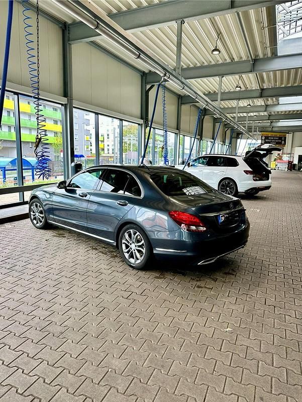Andere farben Gebraucht 2015 Mercedes C220 Limousine | 16.700 € (Fairer Preis) - Bild 1/3