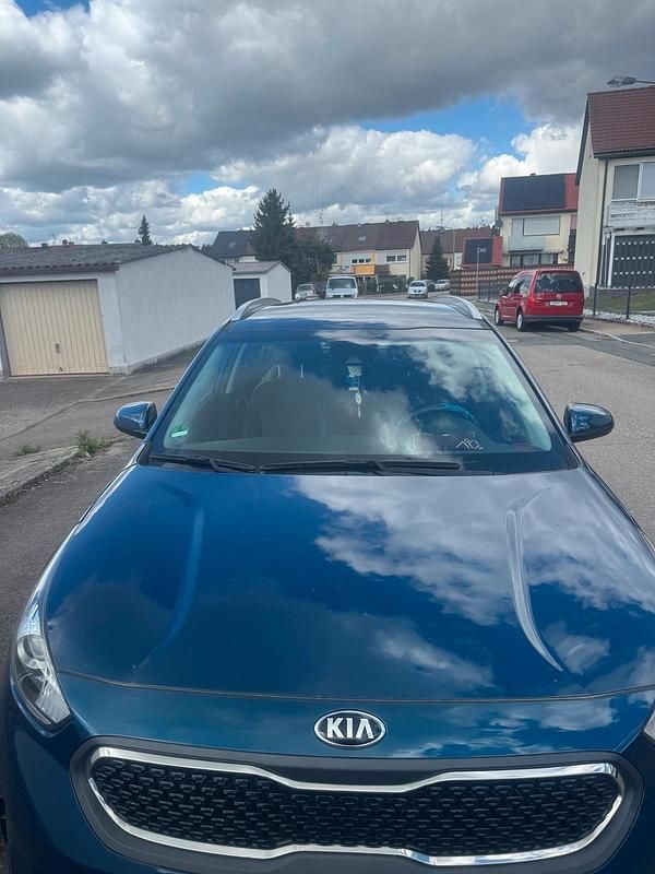 Gebraucht Kia Niro 141 PS (103 kW) 2018 Blau SUV