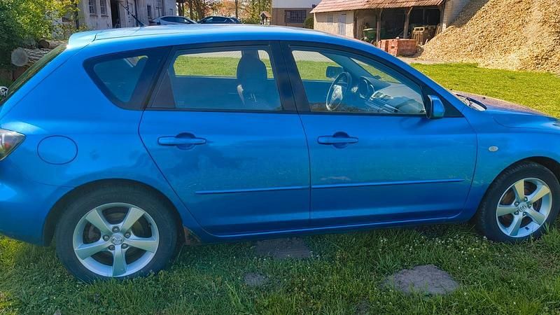 Second-hand Mazda 3 109 CP (80 kW) 2005 Albastru Hatchback
