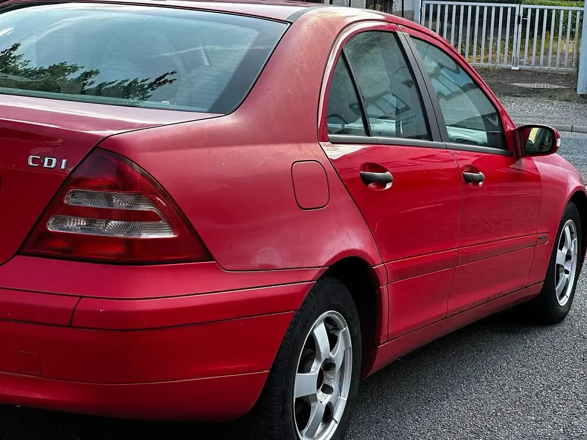 Gebraucht Mercedes C220 143 PS (105 kW) 2001 Rot Limousine