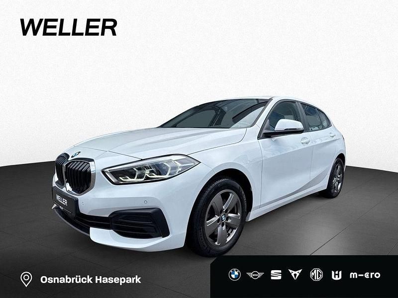 Alpinweiss iii (weiß) Gebraucht 2022 BMW 118 Advantage Kleinwagen | 19.890 € (Superpreis) - Bild 1/4