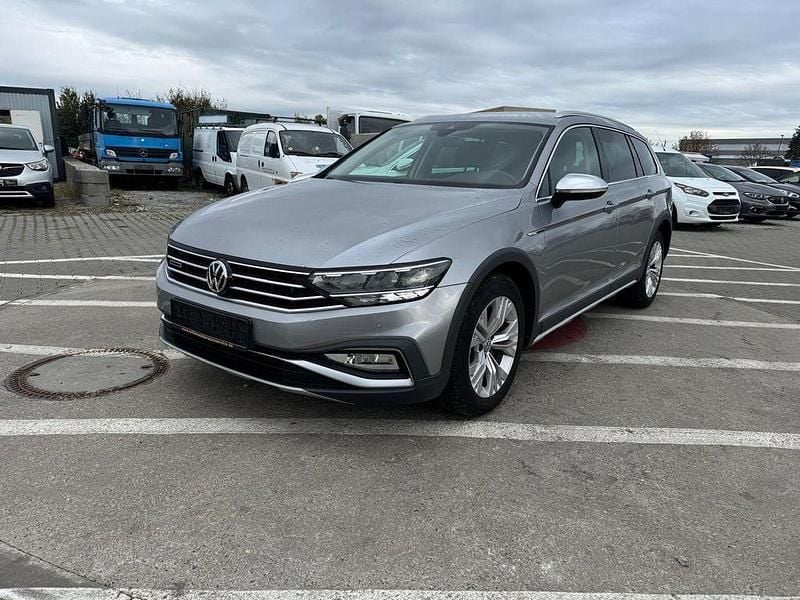 Silber Gebraucht 2020 VW Passat Alltrack Kombi | 17.900 € (Guter Preis) - Bild 1/4
