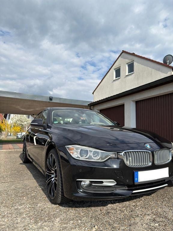 Gebraucht BMW 320 184 PS (135 kW) 2012 Schwarz Limousine