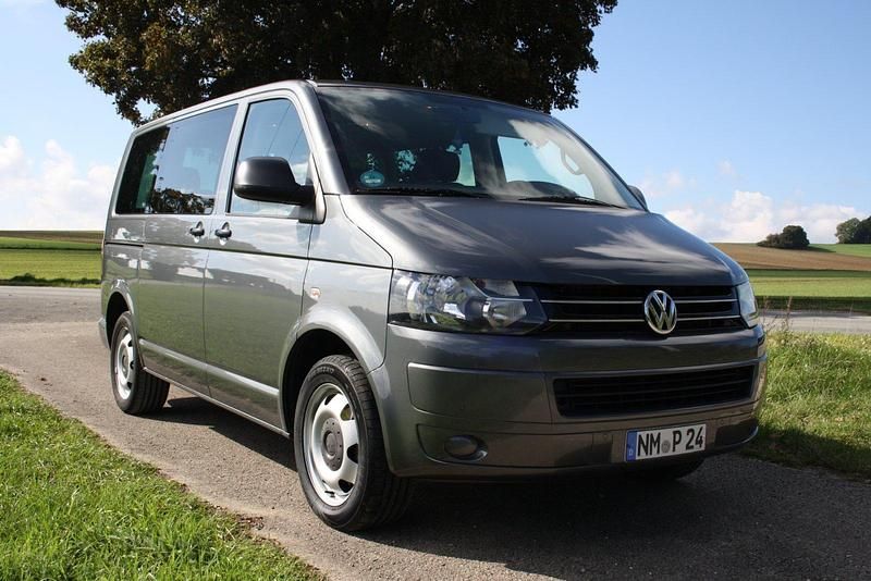 Grau Gebraucht 2011 VW Multivan Van | 21.490 € - Bild 1/4