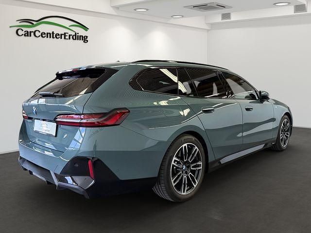Gebraucht BMW 520 M Sport 197 PS (144 kW) 2024 Grün Limousine