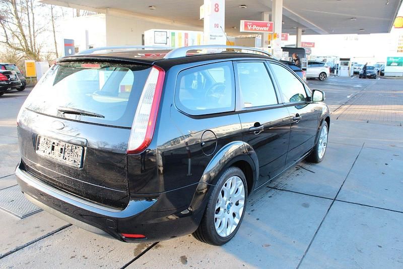 Gebraucht Ford Focus 125 PS (91 kW) 2010 Schwarz Kombi