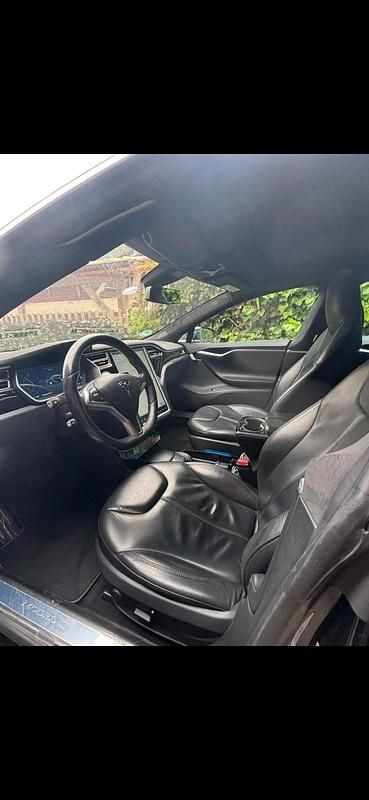 Second-hand Tesla Model S 264 kW (360 CP) 2015 Negru Hatchback