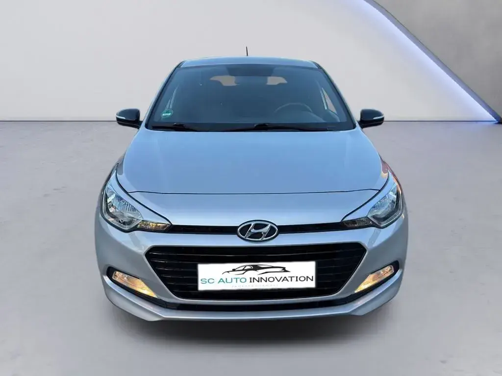 Gebraucht Hyundai i20 Passion 84 PS (61 kW) 2018 Grau Limousine