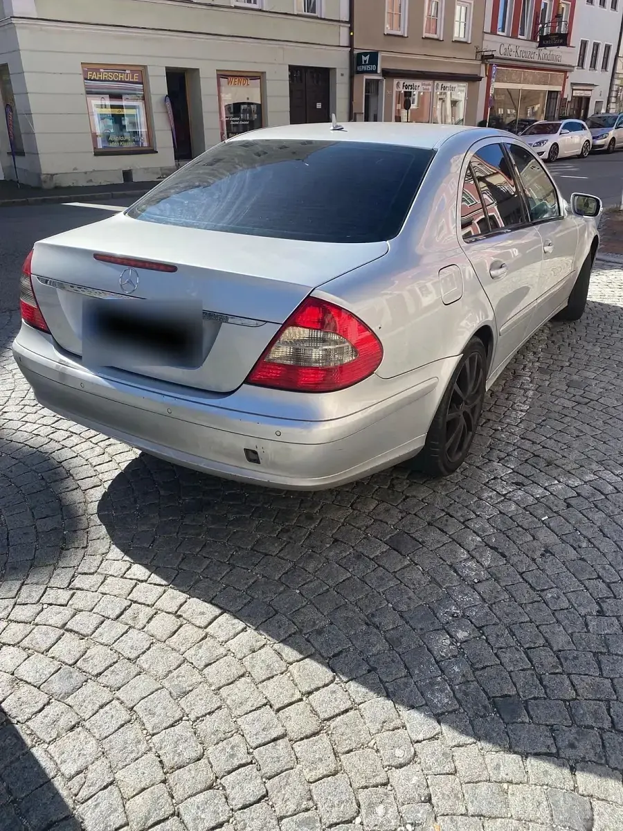 Gebraucht Mercedes E280 190 PS (139 kW) 2006 Silber Limousine