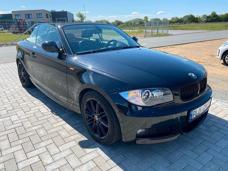 Schwarz Gebraucht 2010 BMW 120 Cabriolet M Sport Cabrio | 10.990 € (Etwas zu teuer) - Bild 1/2