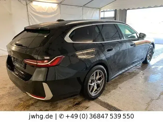 Gebraucht BMW 520 Sport Line 197 PS (144 kW) 2024 Schwarz Kombi