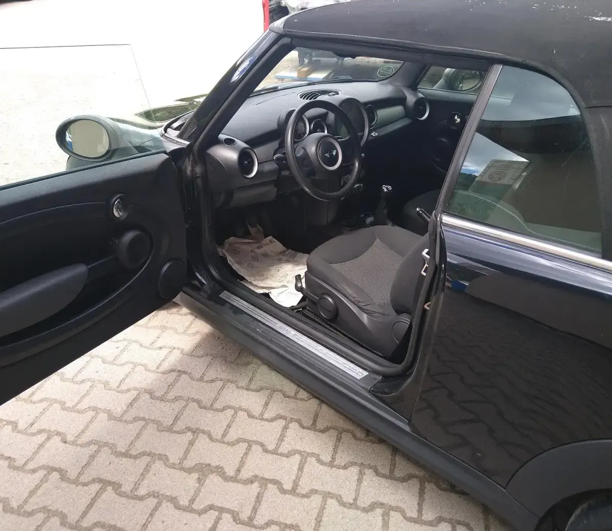 Käytetty Mini One Cabriolet 98 HP (72 kW) 2010 Musta Avoauto