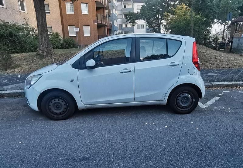 Gebraucht Opel Agila 68 PS (50 kW) 2012 Weiß Kleinwagen