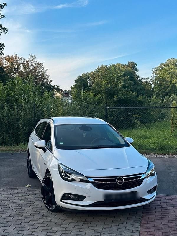 Weiß Gebraucht 2018 Opel Astra Kombi | 7.400 € (Fairer Preis) - Bild 1/4