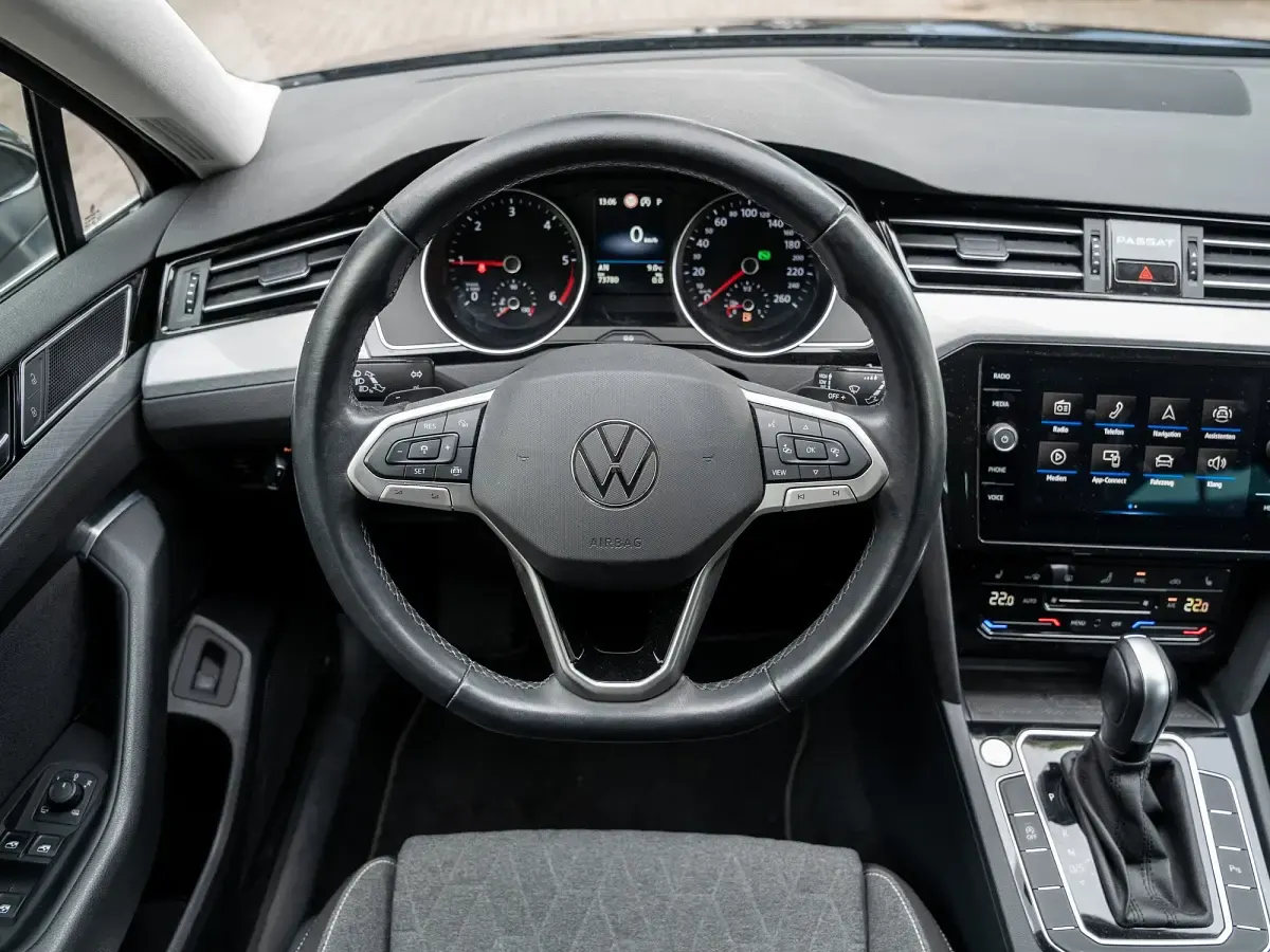 Gebraucht VW Passat Business 150 PS (110 kW) 2022 Grau Kombi