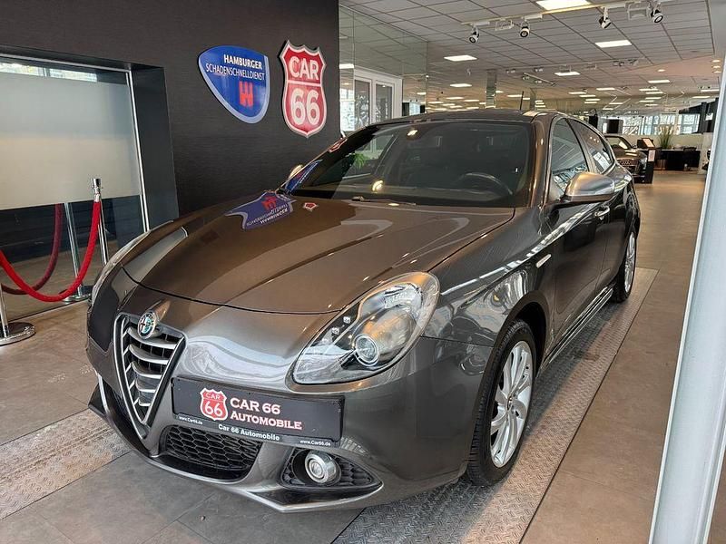 Grigio antracite Gebraucht 2014 Alfa Romeo Giulietta Turismo Limousine | 11.490 € (Etwas zu teuer) - Bild 1/4