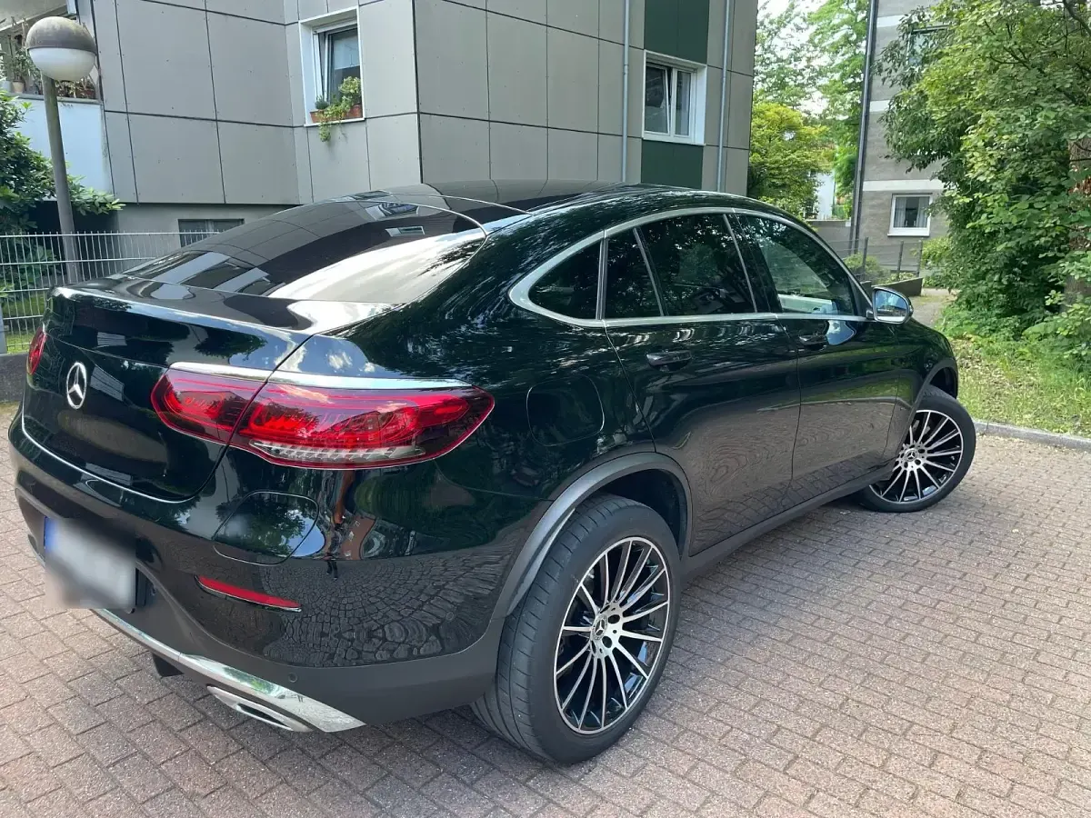 Gebraucht Mercedes GLC300 AMG line 211 PS (155 kW) 2021 Schwarz SUV