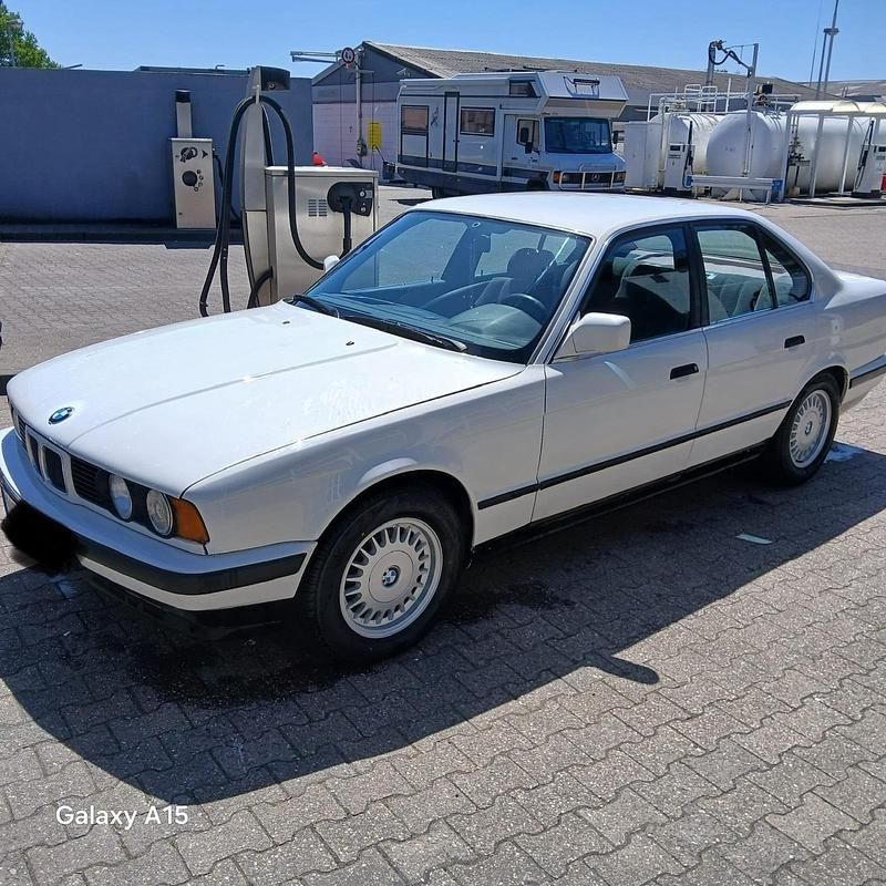 Weiß Gebraucht 1989 BMW 325 Limousine | 4.444 € - Bild 1/4
