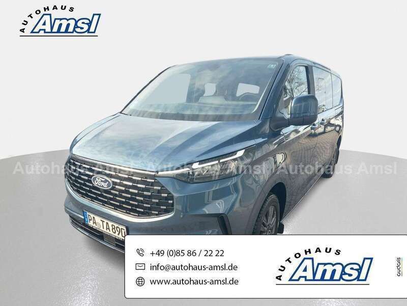 Chromablau metallic Gebraucht 2024 Ford Tourneo Titanium Kombi | 49.490 € (Teuer) - Bild 1/4