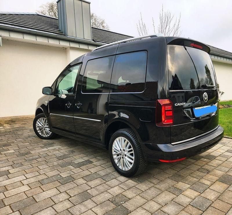Usata VW Caddy 102 CV (75 kW) 2016 Nero Monovolume