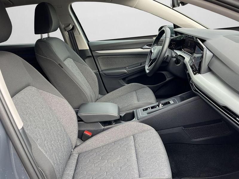 Gebraucht VW Golf VIII Move 150 PS (110 kW) 2024 Delfingrau metallic (metallic) Limousine