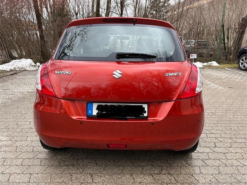 Usado Suzuki Swift Basic 94 HP (69 kW) 2011 Laranja Citadino