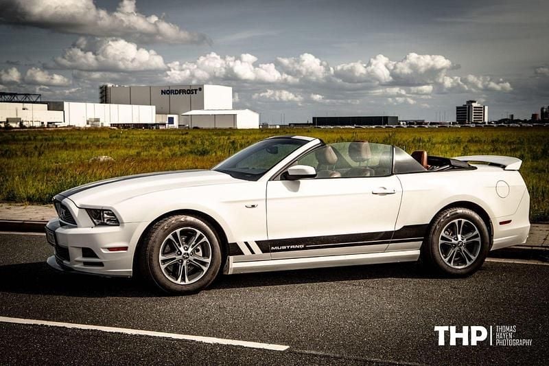 Second-hand Ford Mustang 305 CP (224 kW) 2013 Alb Cabrio