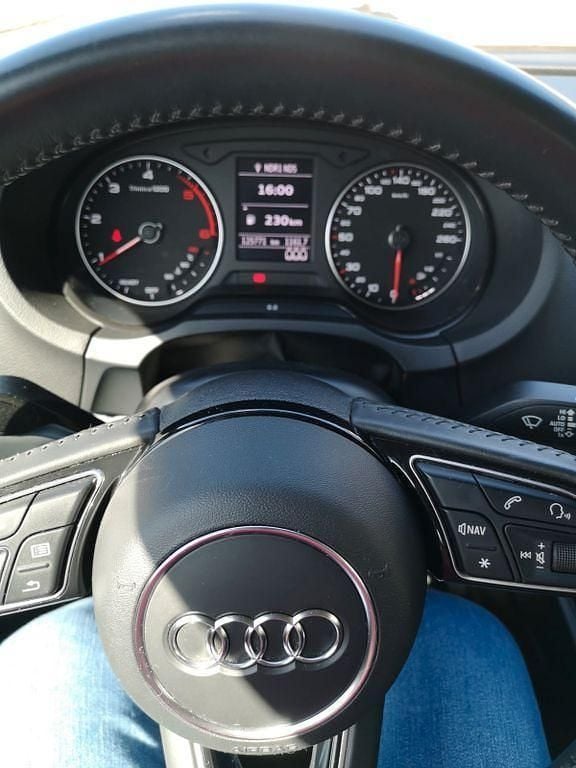 Weiß Gebraucht 2019 Audi A3 Limousine | 15.500 € (Superpreis) - Bild 1/4