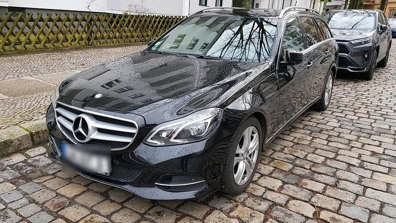 Schwarz Gebraucht 2015 Mercedes E350 Kombi | 11.500 € (Guter Preis) - Bild 1/4