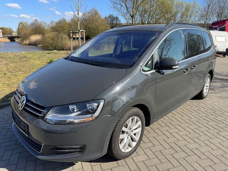 Grau Gebraucht 2016 VW Sharan Van / Kleinbus | 11.900 € (Fairer Preis) - Bild 1/4