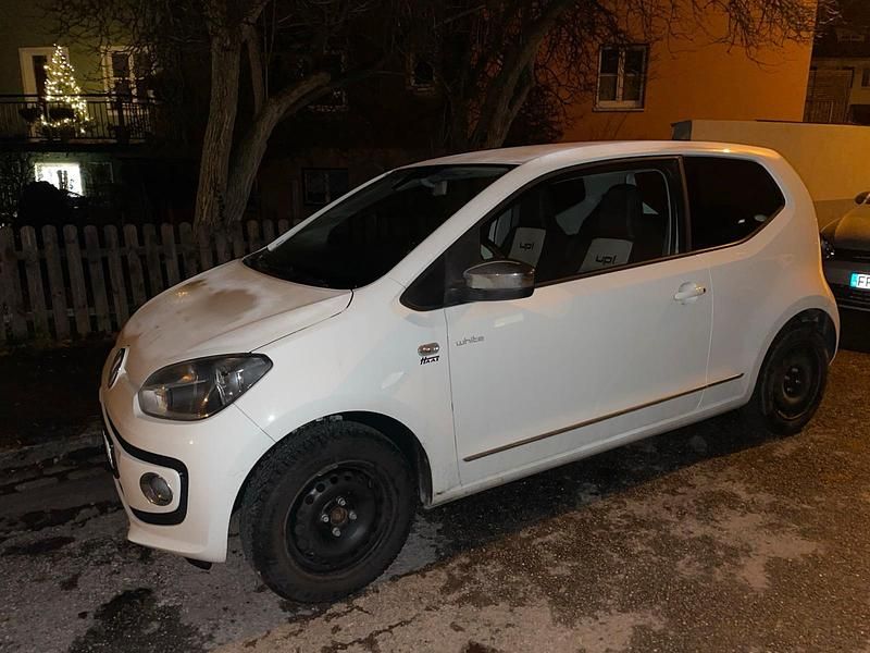 Weiß Gebraucht 2012 VW up! Kleinwagen | 3.800 € (Guter Preis) - Bild 1/4