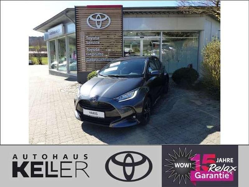 Grau Neu 2025 Toyota Yaris Hybrid Limousine | 27.960 € (Etwas zu teuer) - Bild 1/4
