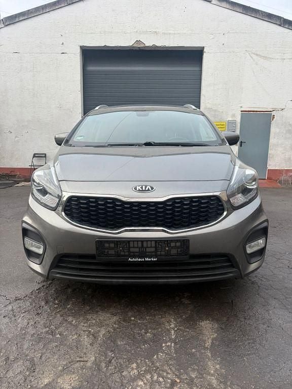 Grau Gebraucht 2017 Kia Carens Vision Van / Kleinbus | 5.950 € (Superpreis) - Bild 1/4