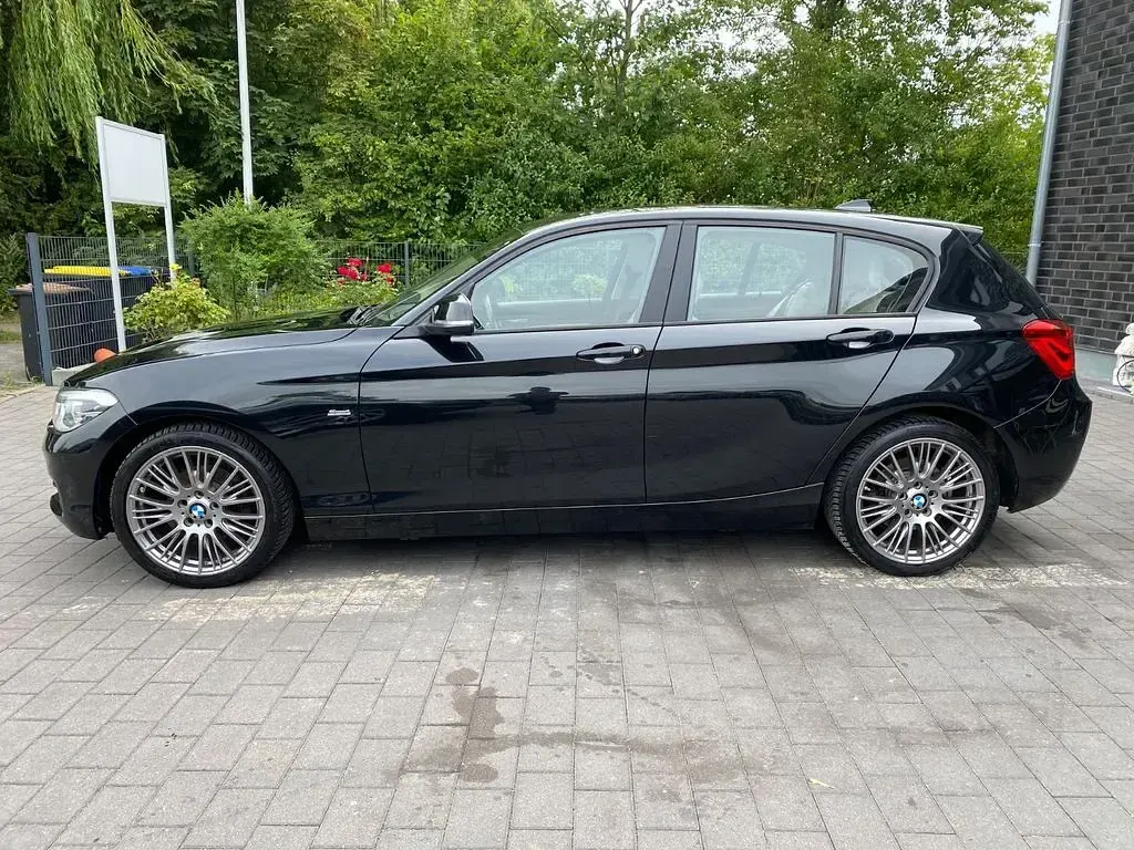 Gebraucht BMW 120 Sport Line 190 PS (139 kW) 2017 Schwarz Limousine