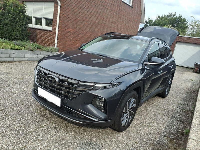 Grau Gebraucht 2022 Hyundai Tucson Trend SUV | 23.555 € (Fairer Preis) - Bild 1/4