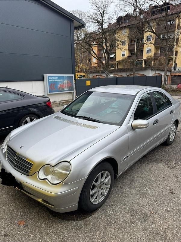 Silber Gebraucht 2002 Mercedes C200 Limousine | 3.499 € - Bild 1/4