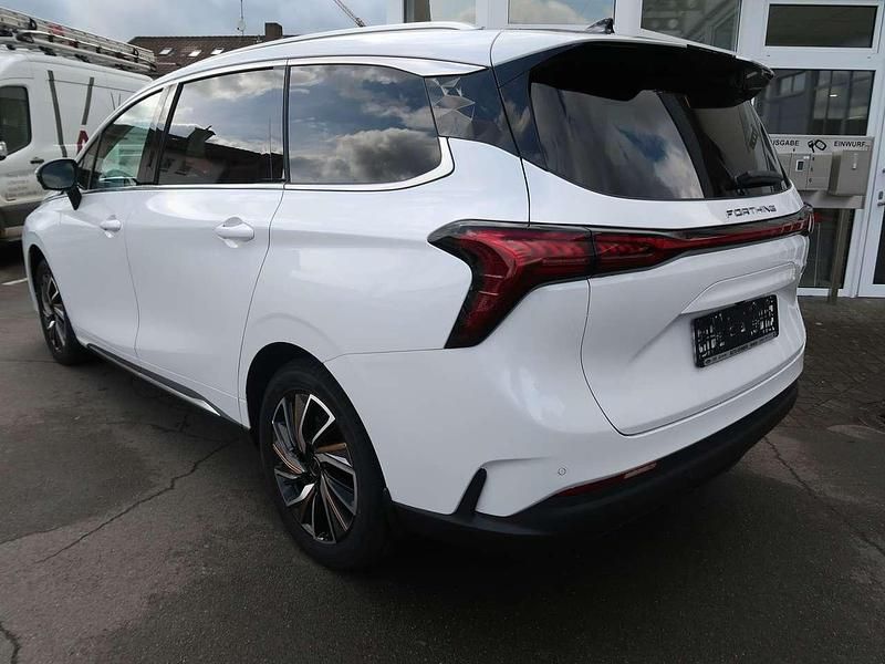 Neu DFSK Forthing 4 177 PS (130 kW) 2025 Weiß Van / Kleinbus