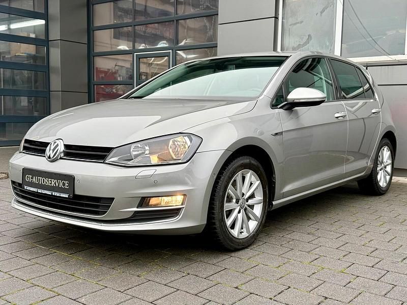 Tungsten silver metallic Gebraucht 2016 VW Golf VII LOUNGE Kleinwagen | 11.490 € (Fairer Preis) - Bild 1/4