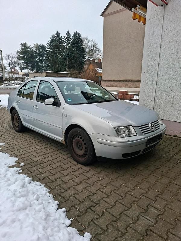 Silber Gebraucht 2000 VW Bora Limousine | 999 € (Guter Preis) - Bild 1/4
