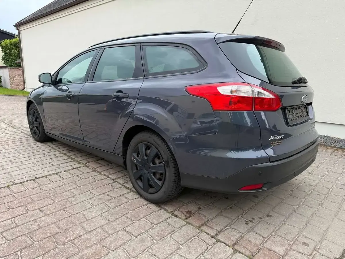 Gebraucht Ford Focus Trend 116 PS (85 kW) 2011 Midnight skygrau metallic Kombi