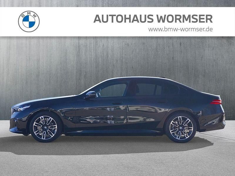 Neu BMW 530e Performance 299 PS (219 kW) 2026 Schwarz Limousine